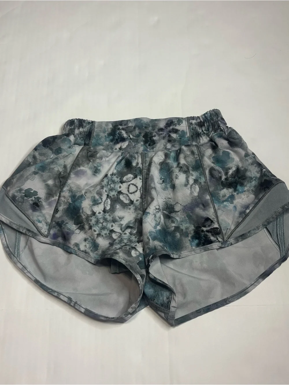 Lululemon Hotty Hot Low Rise Short 2.5